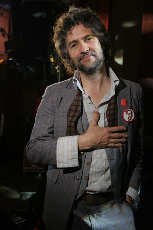 Wayne_Coyne_Flaming_L#81A84